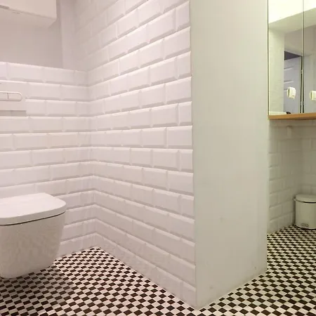 Class Apartment